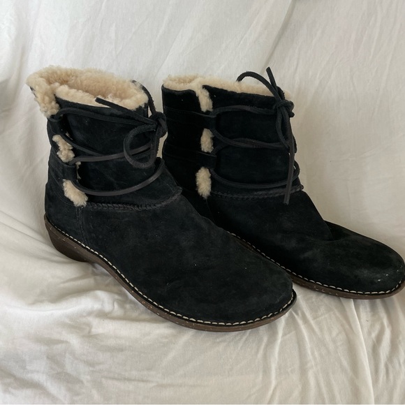 UGG Australia Caspia Boots, Black (Size 11) - Picture 8 of 11